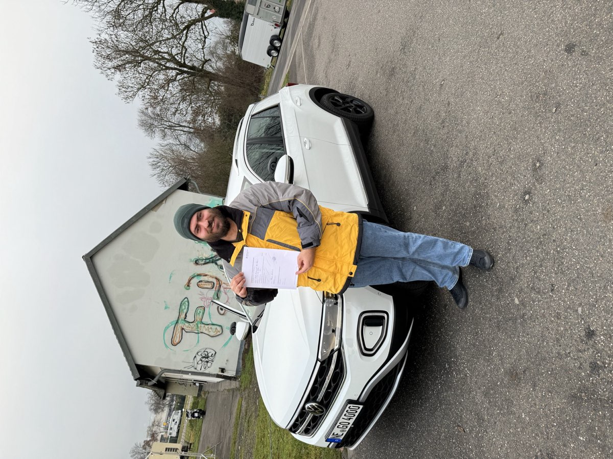 Schüler mit bestandenem Führerschein